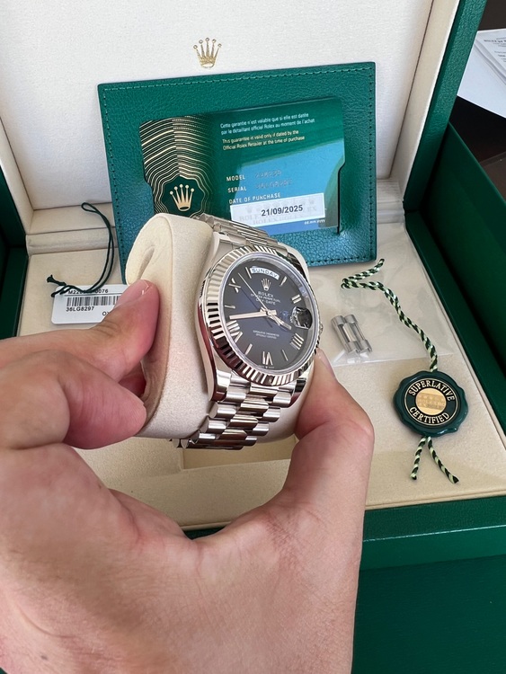 ロレックス デイデイト 228239 ホワイトゴールドブルーオンブレ　新品（高級時計）の商品画像 - 査定依頼日：2025年9月22日 - 最高査定価格：7,500,000円