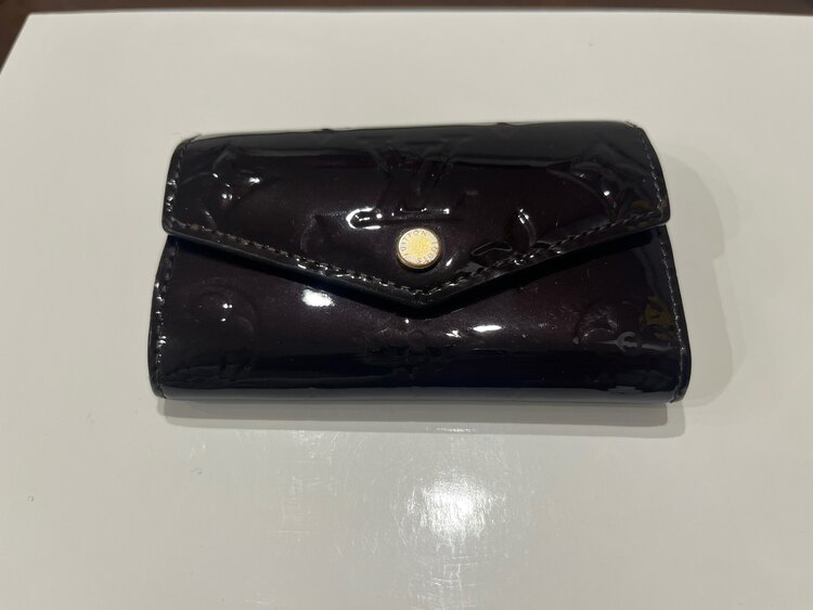 ルイヴィトン ヴェルニ ミュルティクレ6 キーケース アマラント（ブランド財布・小物）の商品画像 - 査定依頼日：2025年4月4日 - 最高査定価格：3,000円