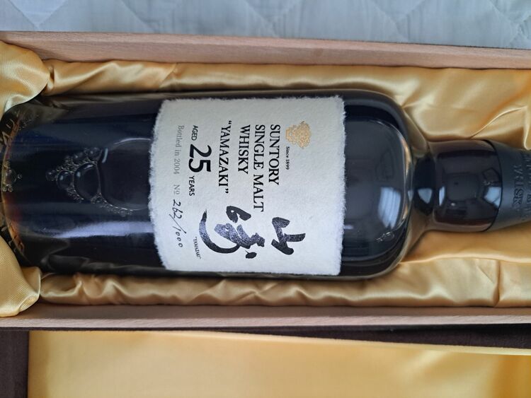 ウイスキー サントリー山崎 （お酒）の商品画像 - 査定依頼日：2025年8月27日 - 最高査定価格：1,300,000円