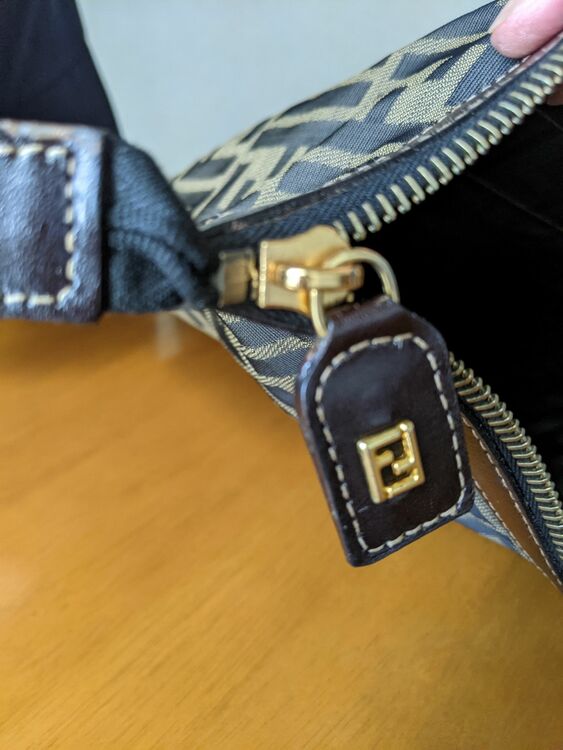 フェンディ  （ブランドバッグ）の商品画像 - 査定依頼日：2025年9月8日 - 最高査定価格：20,000円