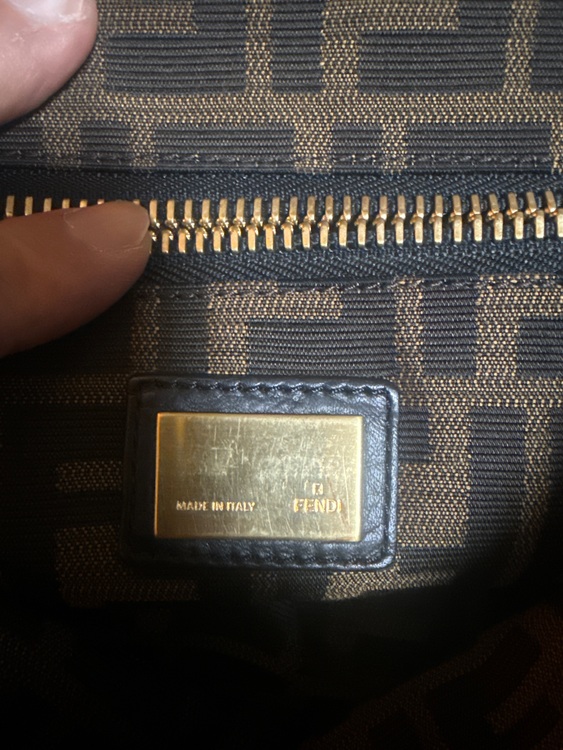 フェンディ  （ブランドバッグ）の商品画像 - 査定依頼日：2025年11月4日 - 最高査定価格：700,000円