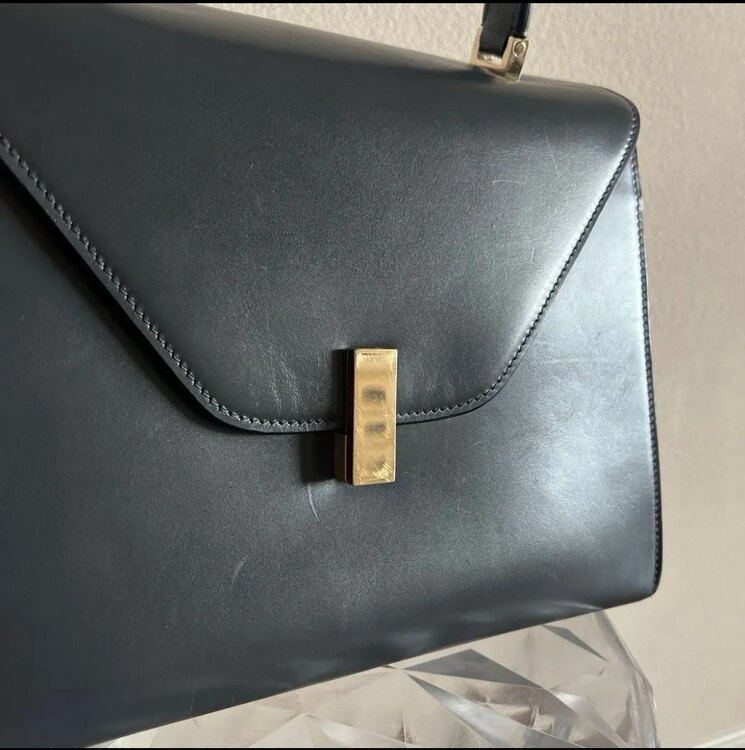 イジィデ（ブランドバッグ）の商品画像 - 査定依頼日：2025年2月22日 - 最高査定価格：100,000円