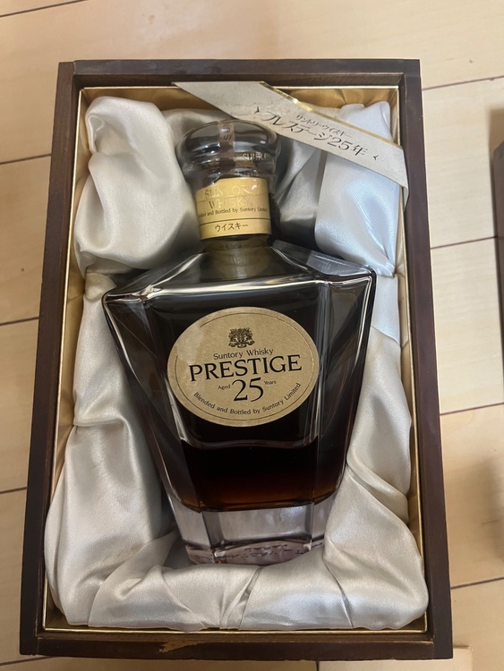 サントリーブレンデッドウィスキープレステージ25年　山崎蒸留所（お酒）の商品画像 - 査定依頼日：2026年3月24日 - 最高査定価格：102,000円