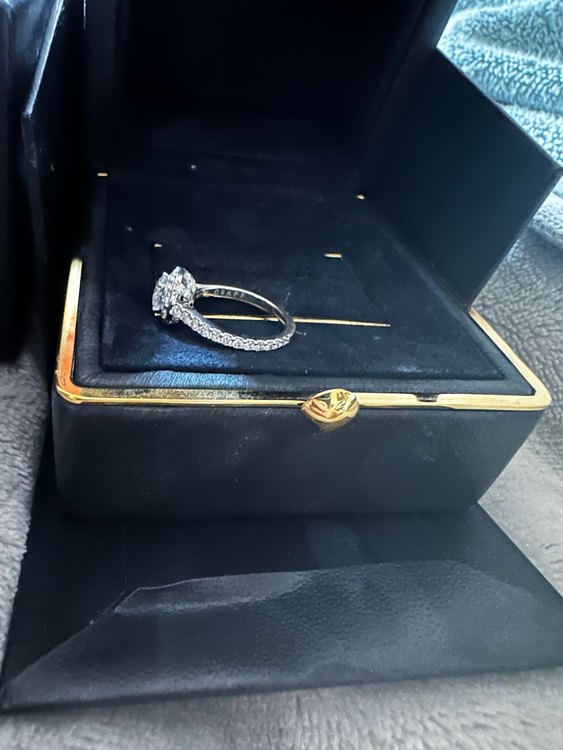 グラフ　アイコン（宝石）の商品画像 - 査定依頼日：2023年6月19日 - 最高査定価格：800,000円