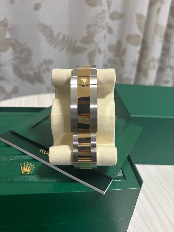 ロレックス サブマリーナー 126613Lb（高級時計）の商品画像 - 査定依頼日：2025年11月27日 - 最高査定価格：2,910,000円