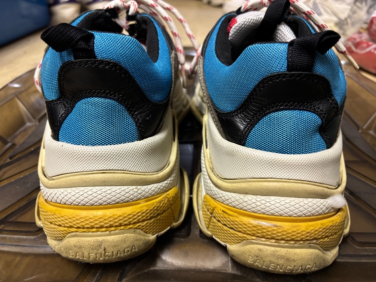 バレンシアガ  （ブランドバッグ）の商品画像 - 査定依頼日：2025年12月11日 - 最高査定価格：25,000円