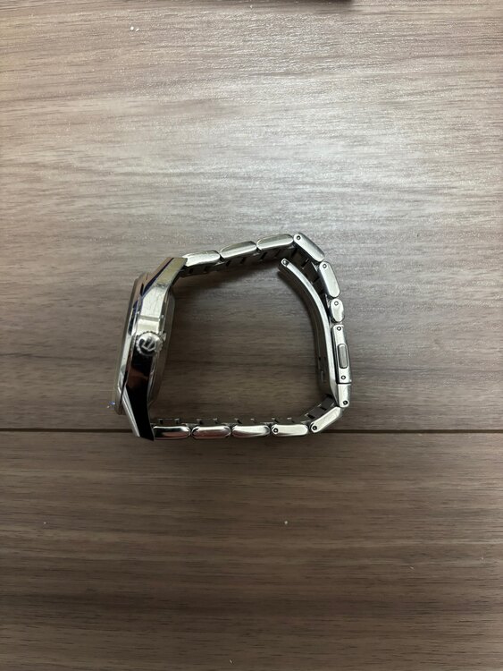 タグホイヤー カレラ WAR211B.BA078（高級時計）の商品画像 - 査定依頼日：2025年3月30日 - 最高査定価格：130,000円