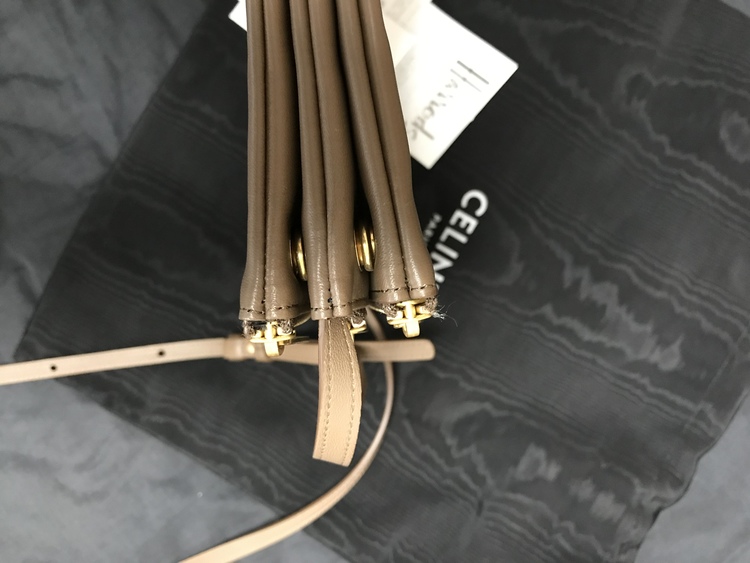 ラージ　トリオ　color /Glazed Nut（ブランドバッグ）の商品画像 - 査定依頼日：2021年9月3日 - 最高査定価格：60,000円