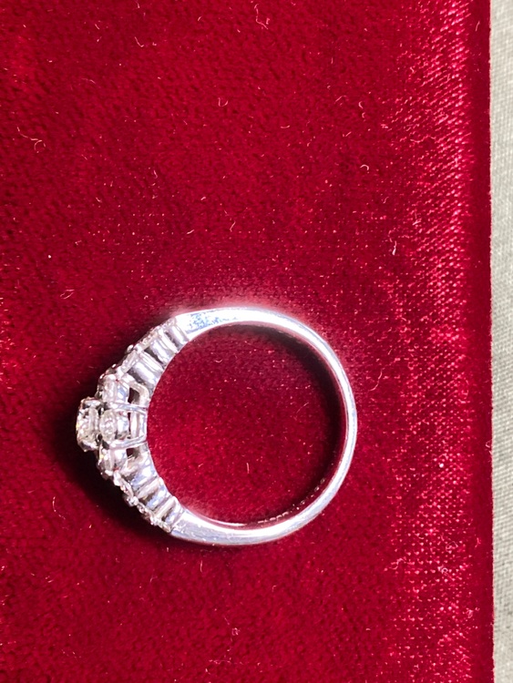 ダイヤリング　ノンブランド（宝石）の商品画像 - 査定依頼日：2025年11月9日 - 最高査定価格：170,000円