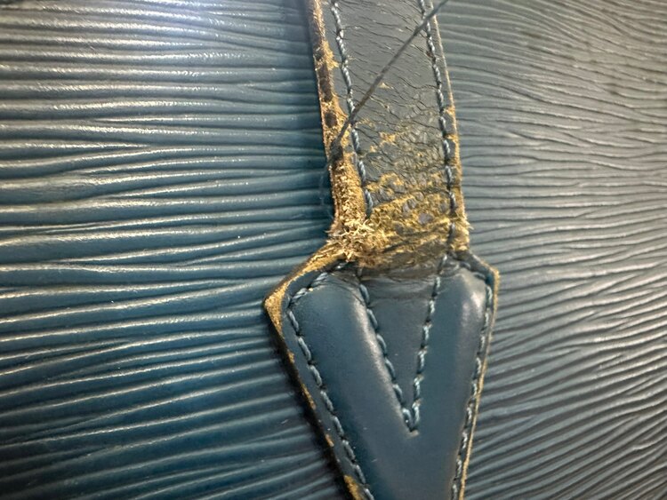 M52265（ブランドバッグ）の商品画像 - 査定依頼日：2025年1月13日 - 最高査定価格：15,000円