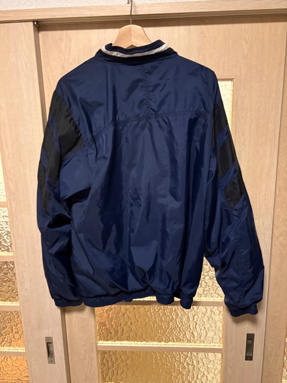 adidas 90s 国旗タグ　ナイロンジャケット（古着・ファッション）の商品画像 - 査定依頼日：2026年5月6日 - 最高査定価格：2,000円