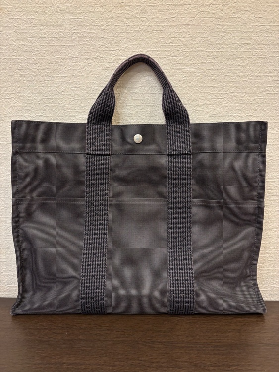 「HERMÈS エールライン トートMM グレー（ブランドバッグ）の商品画像 - 査定依頼日：2026年9月19日 - 最高査定価格：40,000円