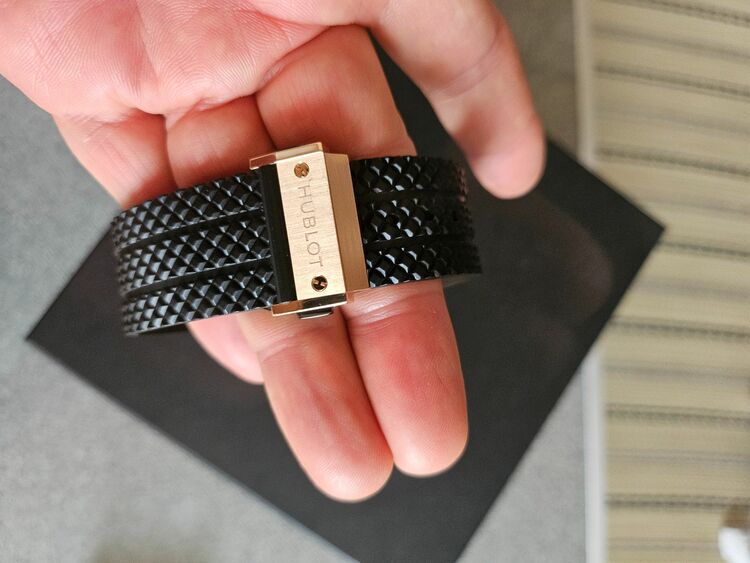 ウブロ ビックバン 1142487H14（高級時計）の商品画像 - 査定依頼日：2025年10月17日 - 最高査定価格：1,740,000円