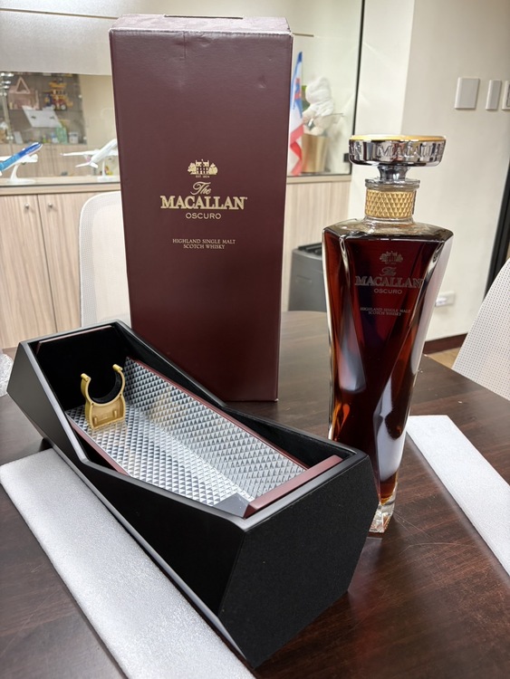 マッカラン　1824コレクション　ゴールドラベル　オスクーロ46.5%700ｍl（お酒）の商品画像 - 査定依頼日：2026年4月30日 - 最高査定価格：120,000円