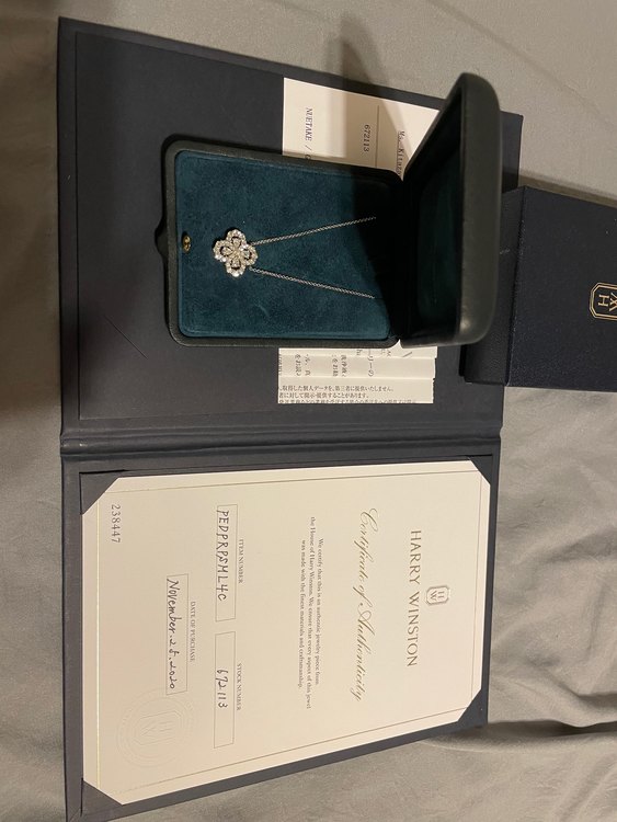 ハリーウィンストン　ループ（金・貴金属）の商品画像 - 査定依頼日：2022年8月15日 - 最高査定価格：1,000,000円