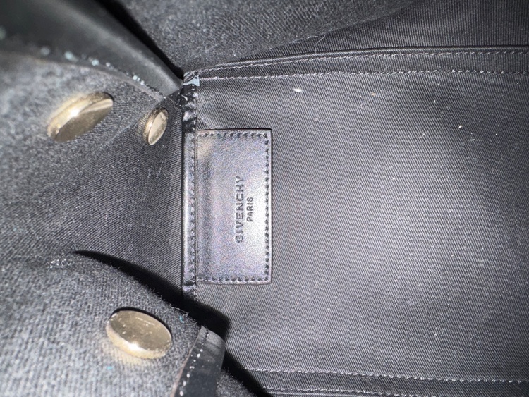 ジバンシィ  （ブランドバッグ）の商品画像 - 査定依頼日：2026年2月13日 - 最高査定価格：3,000円