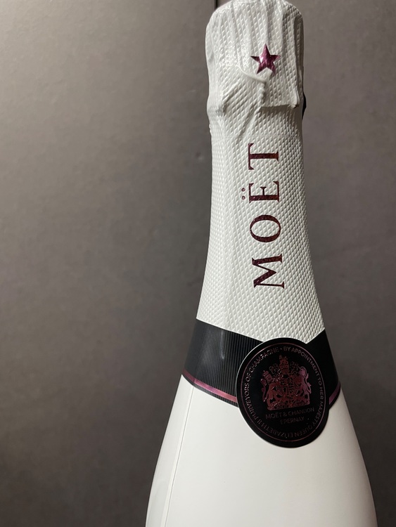 モエシャンドンアイスロゼ　正規（お酒）の商品画像 - 査定依頼日：2025年12月3日 - 最高査定価格：63,000円