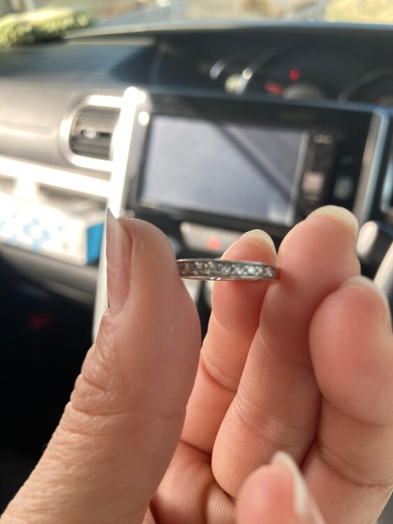 ティファニーウェディンバンドリングハーフサークルプラチナダイヤモンドセッティング（宝石）の商品画像 - 査定依頼日：2024年4月6日 - 最高査定価格：50,000円