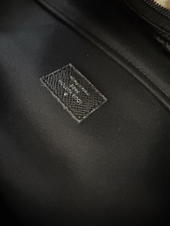 Louis Vuitton Anton Backpack Taiga（ブランドバッグ）の商品画像 - 査定依頼日：2026年4月3日 - 最高査定価格：95,000円