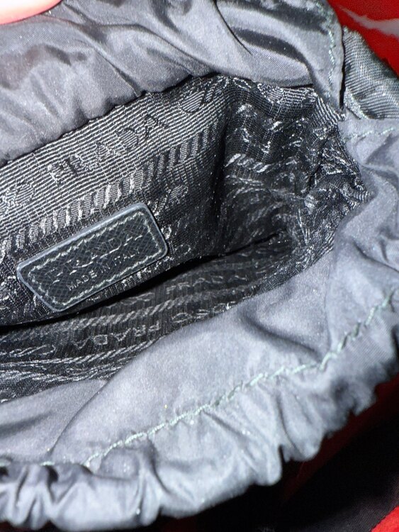 Re-Nylon スマートフォンケース（ブランドバッグ）の商品画像 - 査定依頼日：2025年3月17日 - 最高査定価格：100,000円