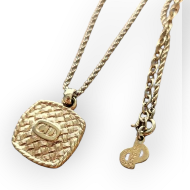 ディオール ヴィンテージネックレス（金・貴金属）の商品画像 - 査定依頼日：2025年5月22日 - 最高査定価格：4,500円