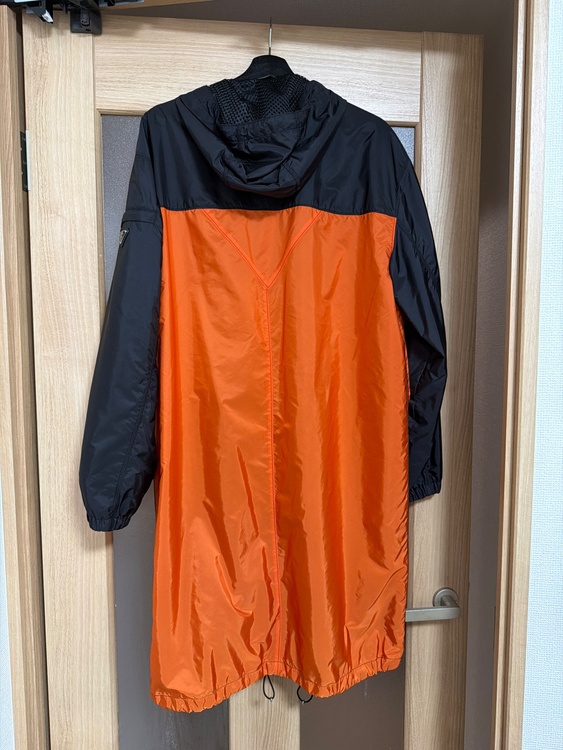 PRADA 21AW リナイロンフーデッドコート（古着・ファッション）の商品画像 - 査定依頼日：2026年5月29日 - 最高査定価格：100,000円