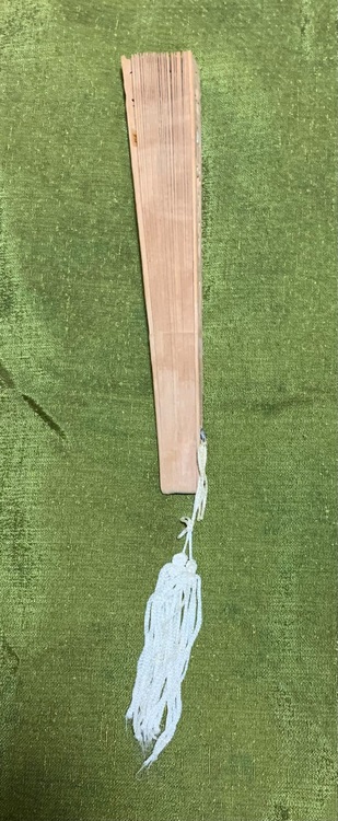 白檀扇子（美術品・骨董品）の商品画像 - 査定依頼日：2025年10月28日 - 最高査定価格：3,000円