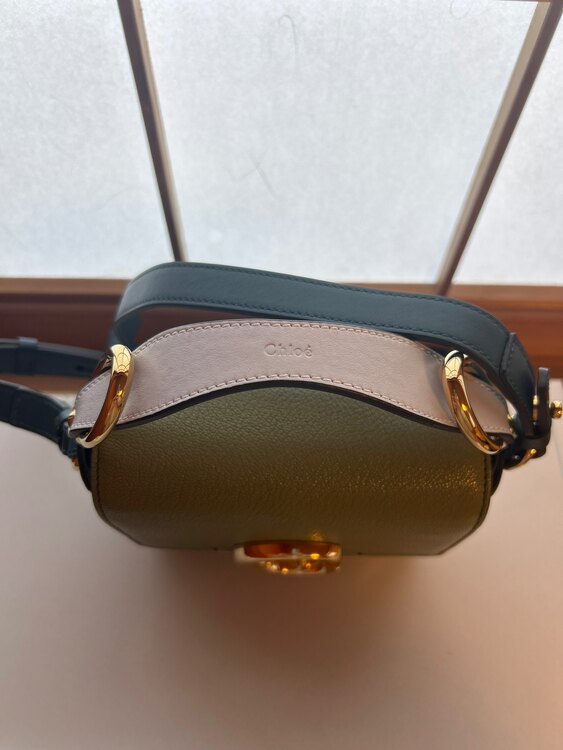 その他 クロエ （ブランドバッグ）の商品画像 - 査定依頼日：2024年12月29日 - 最高査定価格：999円