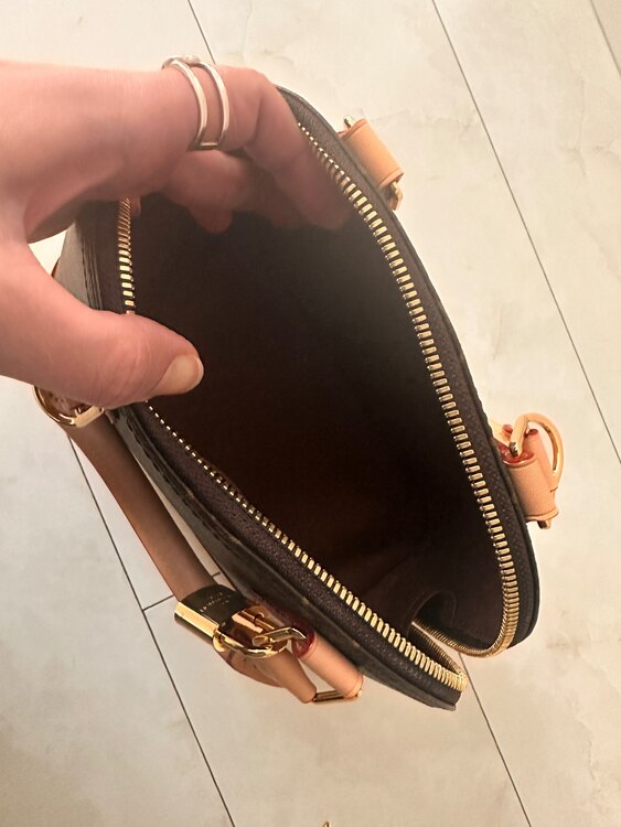 ルイヴィトン アルマ （ブランドバッグ）の商品画像 - 査定依頼日：2025年4月17日 - 最高査定価格：200,000円