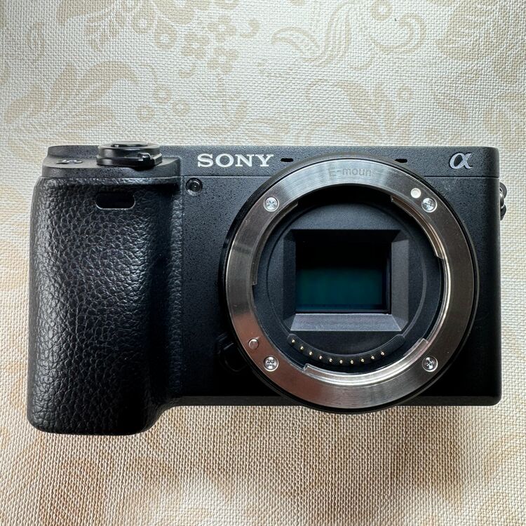 α6400（カメラ）の商品画像 - 査定依頼日：2025年10月21日 - 最高査定価格：70,000円