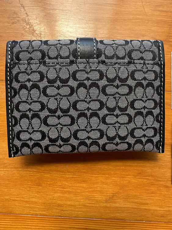 名刺入れ（ブランド財布・小物）の商品画像 - 査定依頼日：2025年4月11日 - 最高査定価格：2,000円