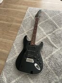 AERODYN STRAT MED SCAL HSS BLK w/GIG