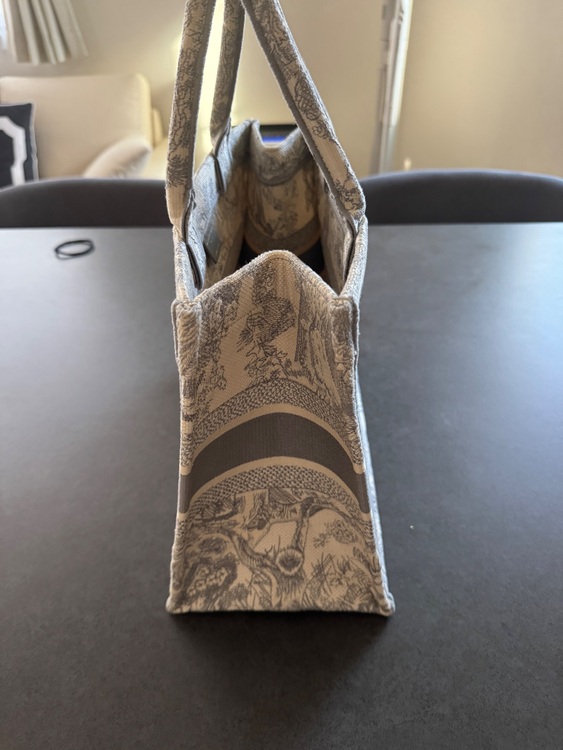 ディオール  （ブランドバッグ）の商品画像 - 査定依頼日：2025年9月7日 - 最高査定価格：160,000円