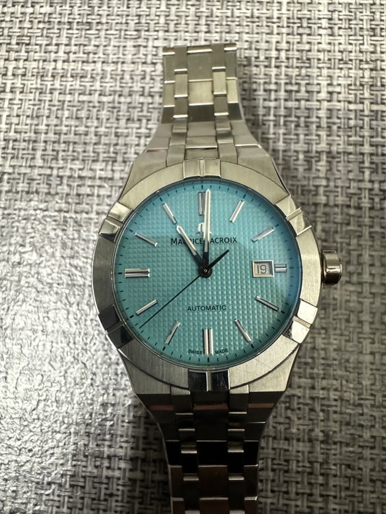 その他 その他 モーリスラクロア　Aikon Automatic 42mm Summer Edition  AI6008-SS00F-431-C（高級時計）の商品画像 - 査定依頼日：2026年3月11日 - 最高査定価格：200,000円