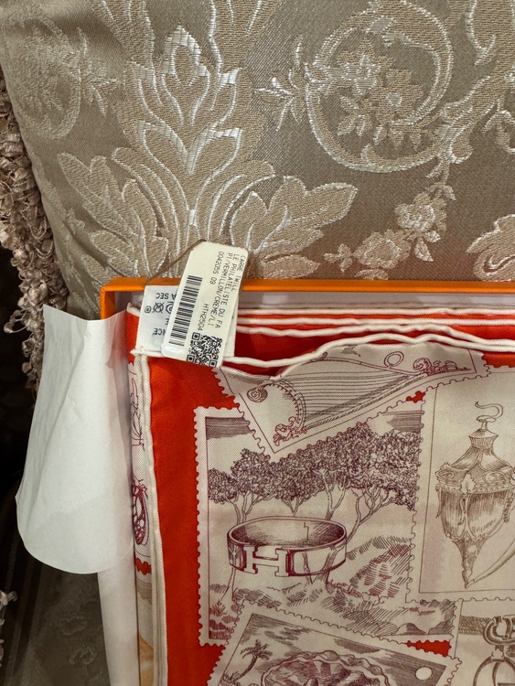 スカーフ（古着・ファッション）の商品画像 - 査定依頼日：2025年12月14日 - 最高査定価格：30,000円