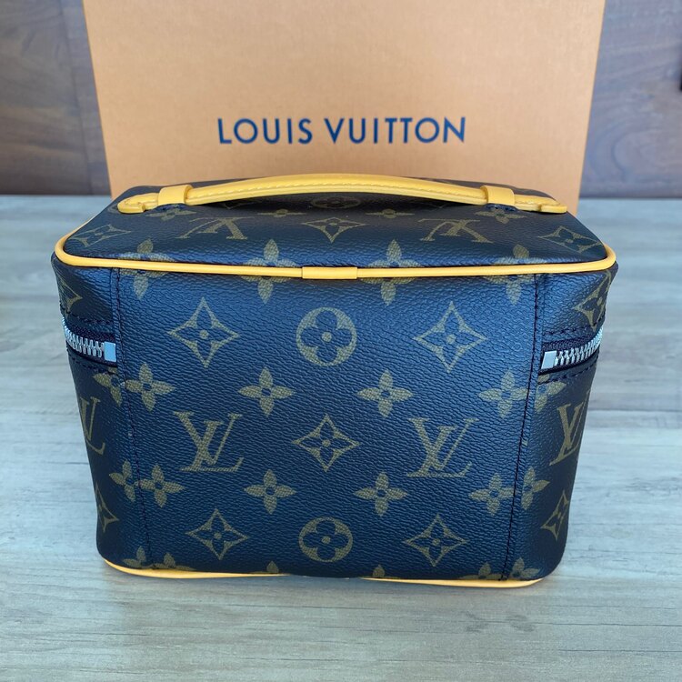 バニティニースミニ（ブランドバッグ）の商品画像 - 査定依頼日：2025年2月20日 - 最高査定価格：125,000円