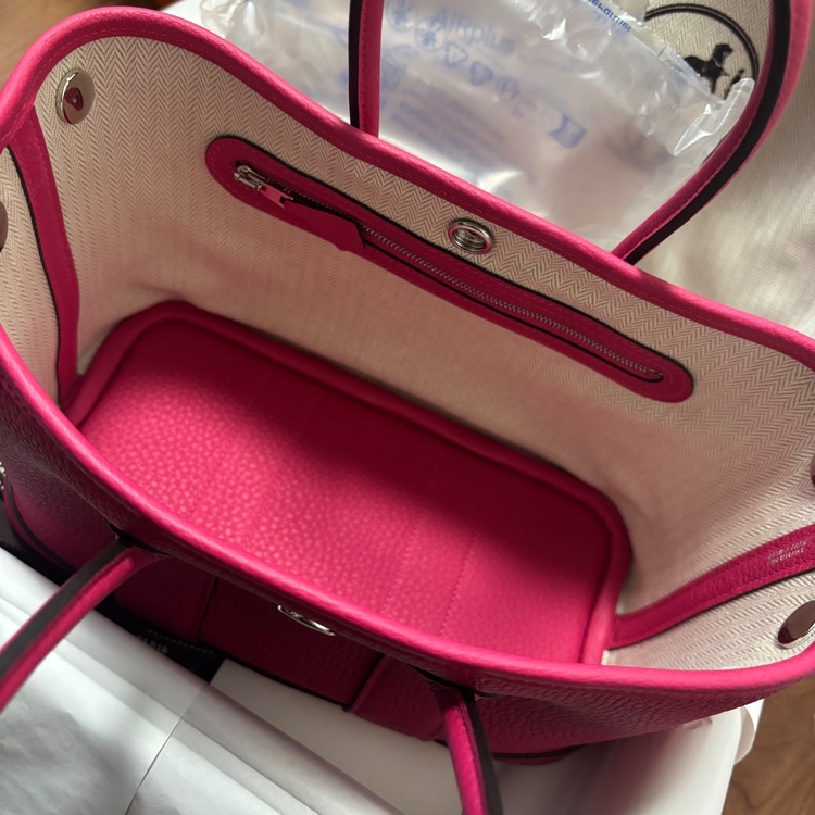 ネオガーデン（ブランドバッグ）の商品画像 - 査定依頼日：2026年1月10日 - 最高査定価格：660,000円