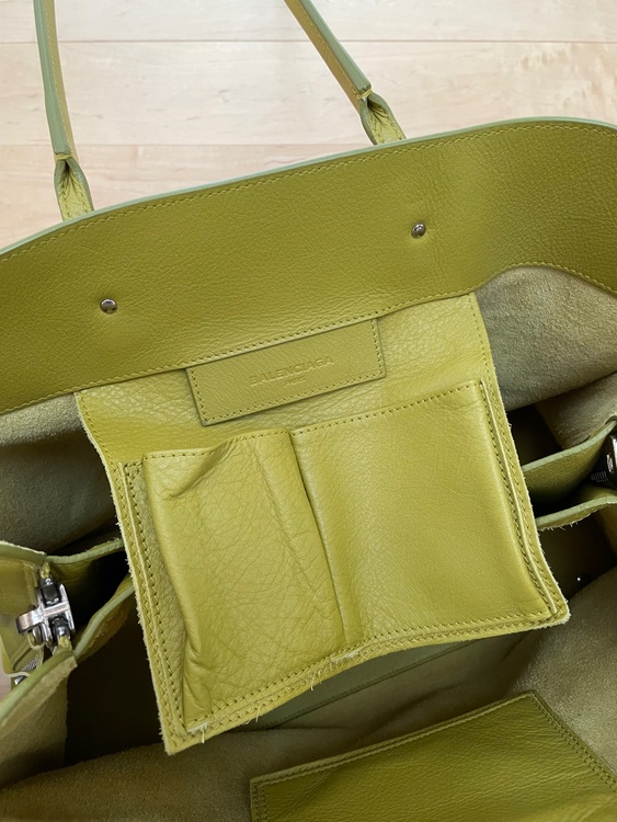 ジップアラウンド　A4   イエロー（古着・ファッション）の商品画像 - 査定依頼日：2026年3月23日 - 最高査定価格：43,000円