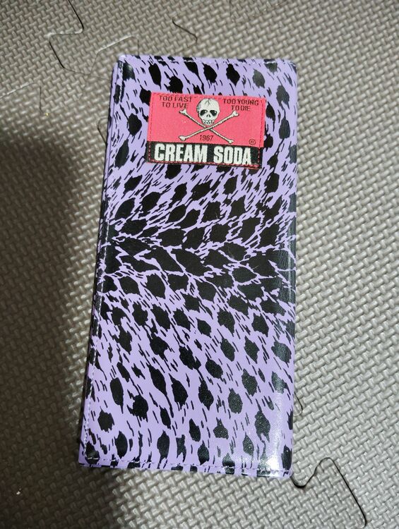 クリームソーダ財布とパーカー（古着・ファッション）の商品画像 - 査定依頼日：2025年11月20日 - 最高査定価格：3,000円