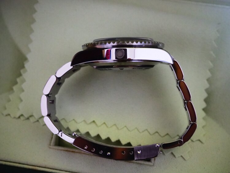 ロレックス シードゥエラー 1660（高級時計）の商品画像 - 査定依頼日：2025年1月29日 - 最高査定価格：1,280,000円