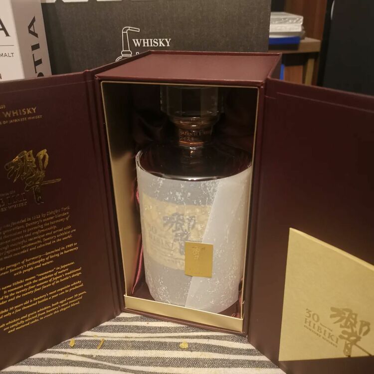 響30年（お酒）の商品画像 - 査定依頼日：2025年9月20日 - 最高査定価格：500,000円