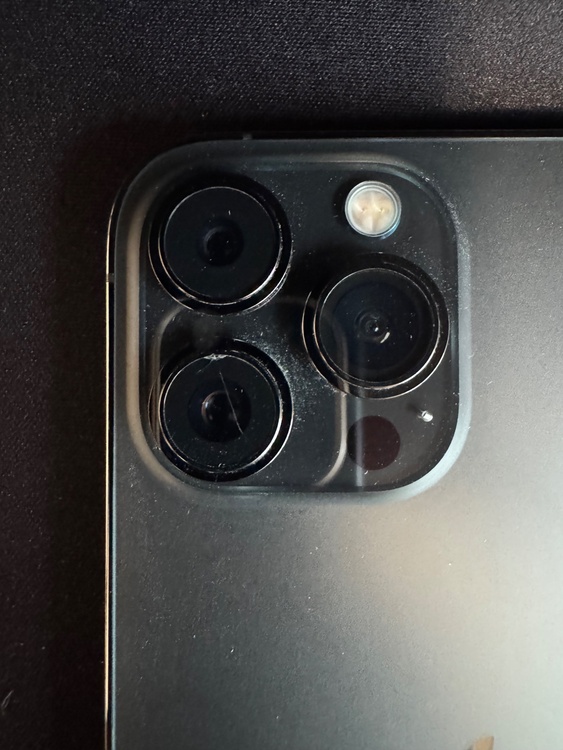 iPhone 13 Pro Max 256GB Graphite（スマホ）の商品画像 - 査定依頼日：2026年7月27日 - 最高査定価格：65,000円