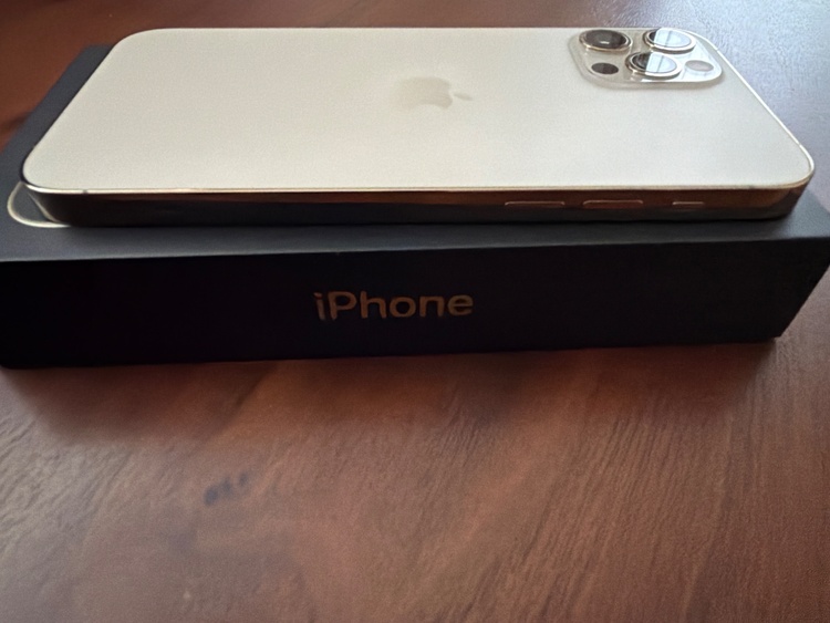 iPhone12Pro512GBゴールド（スマホ）の商品画像 - 査定依頼日：2026年2月1日 - 最高査定価格：43,000円