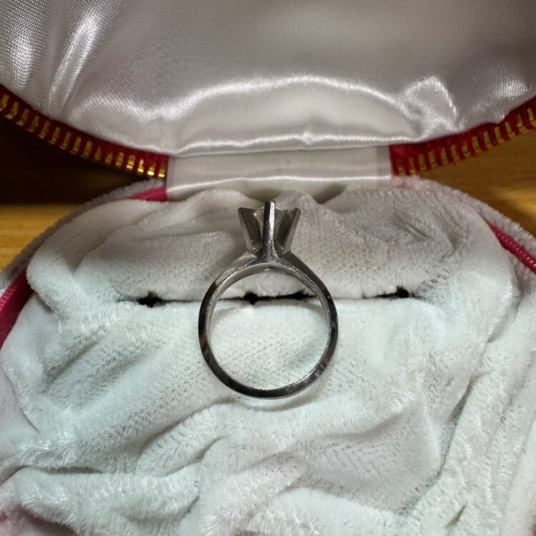 立爪ダイヤモンドリング（宝石）の商品画像 - 査定依頼日：2025年5月22日 - 最高査定価格：85,000円