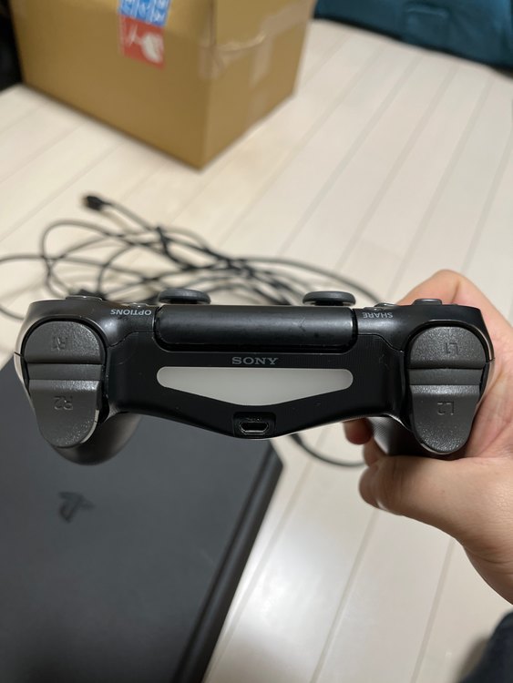 PlayStation4 CUH2100B（ゲーム機本体・ゲームソフト）の商品画像 - 査定依頼日：2023年3月20日 - 最高査定価格：6,000円