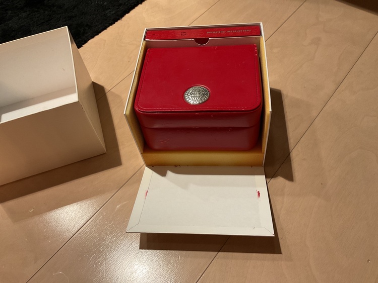 3520.50 スピードマスターマーク40トリプルカレンダー（高級時計）の商品画像 - 査定依頼日：2026年2月3日 - 最高査定価格：305,000円