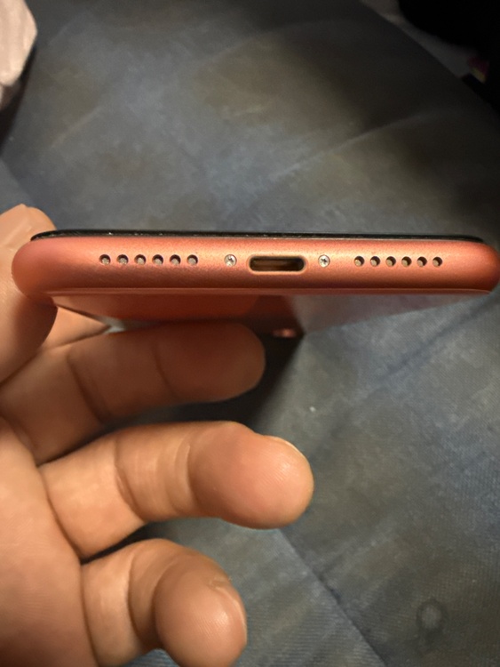 iPhoneXR 64GB au（スマホ）の商品画像 - 査定依頼日：2026年3月8日 - 最高査定価格：14,000円