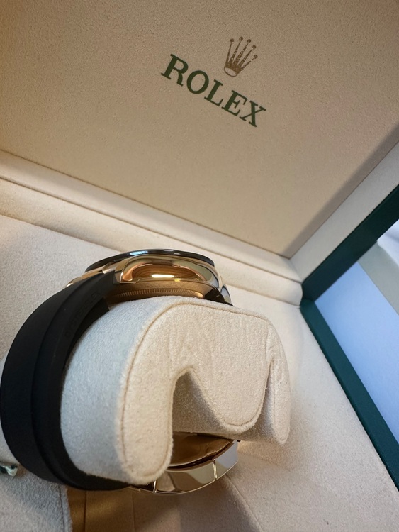 ロレックス デイトナ 116518l（高級時計）の商品画像 - 査定依頼日：2025年10月12日 - 最高査定価格：6,000,000円