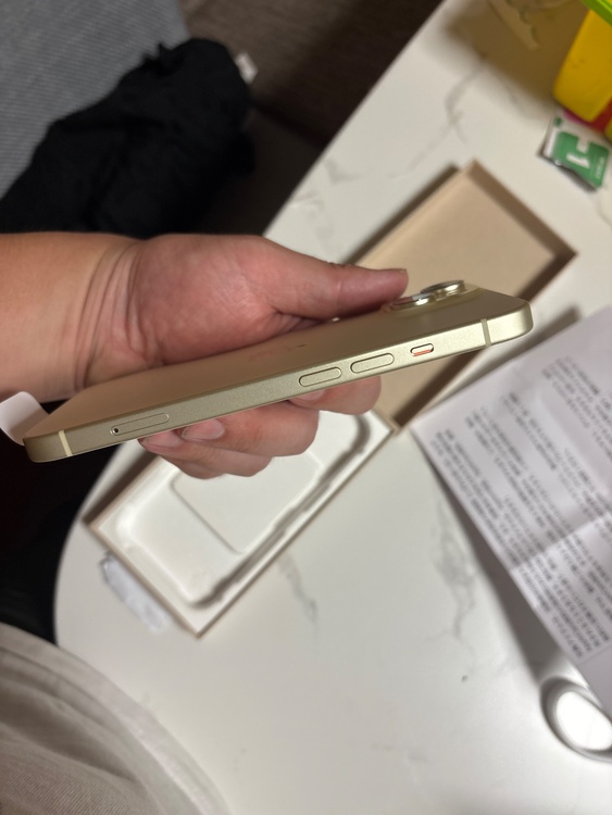 iPhone iPhone 15 128GB SIMフリー（スマホ）の商品画像 - 査定依頼日：2026年9月18日 - 最高査定価格：66,000円