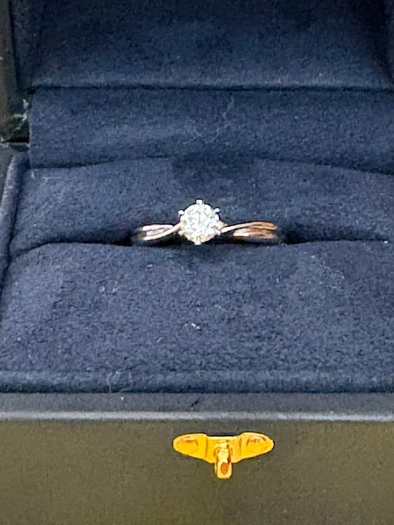 4℃ダイヤモンドリング（宝石）の商品画像 - 査定依頼日：2025年5月16日 - 最高査定価格：30,000円